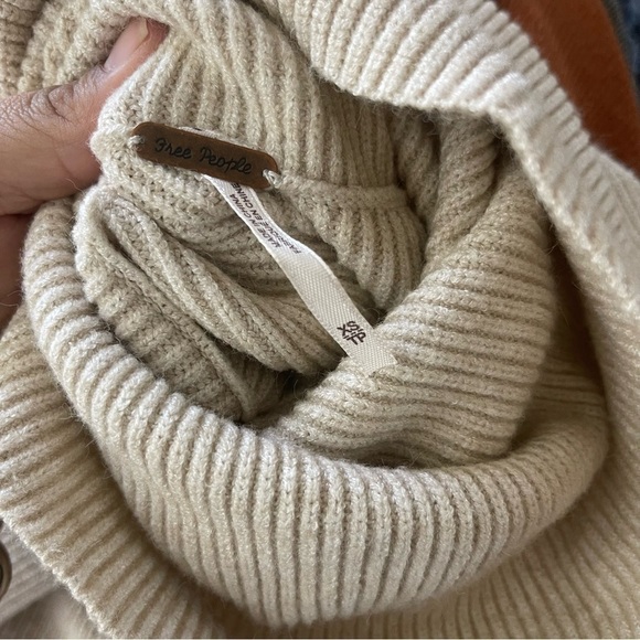Free People Softly Structured Turtleneck Tunic Sweater In Heather Oatmeal Sz XS - Picture 7 of 10